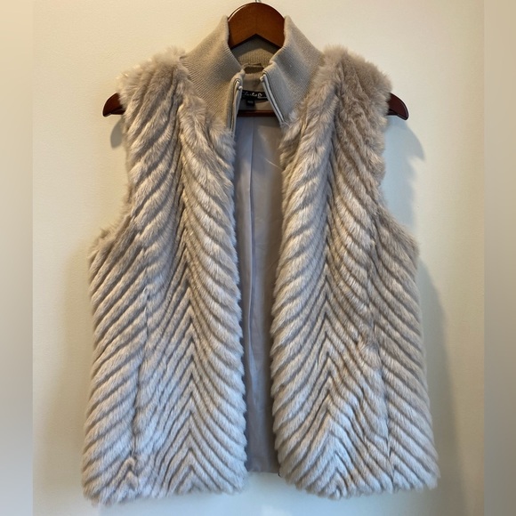 CHARLIE B Faux Fur Vest Size Medium - Picture 3 of 12